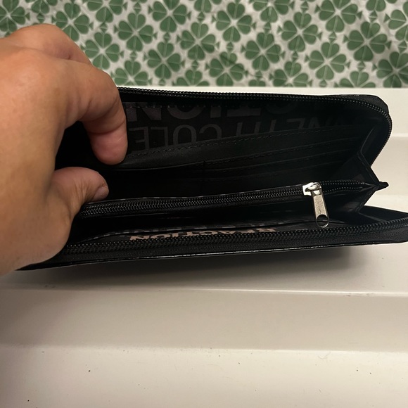 Kenneth Kole Wristlest with Double Zippered Compartments!! - Picture 4 of 9